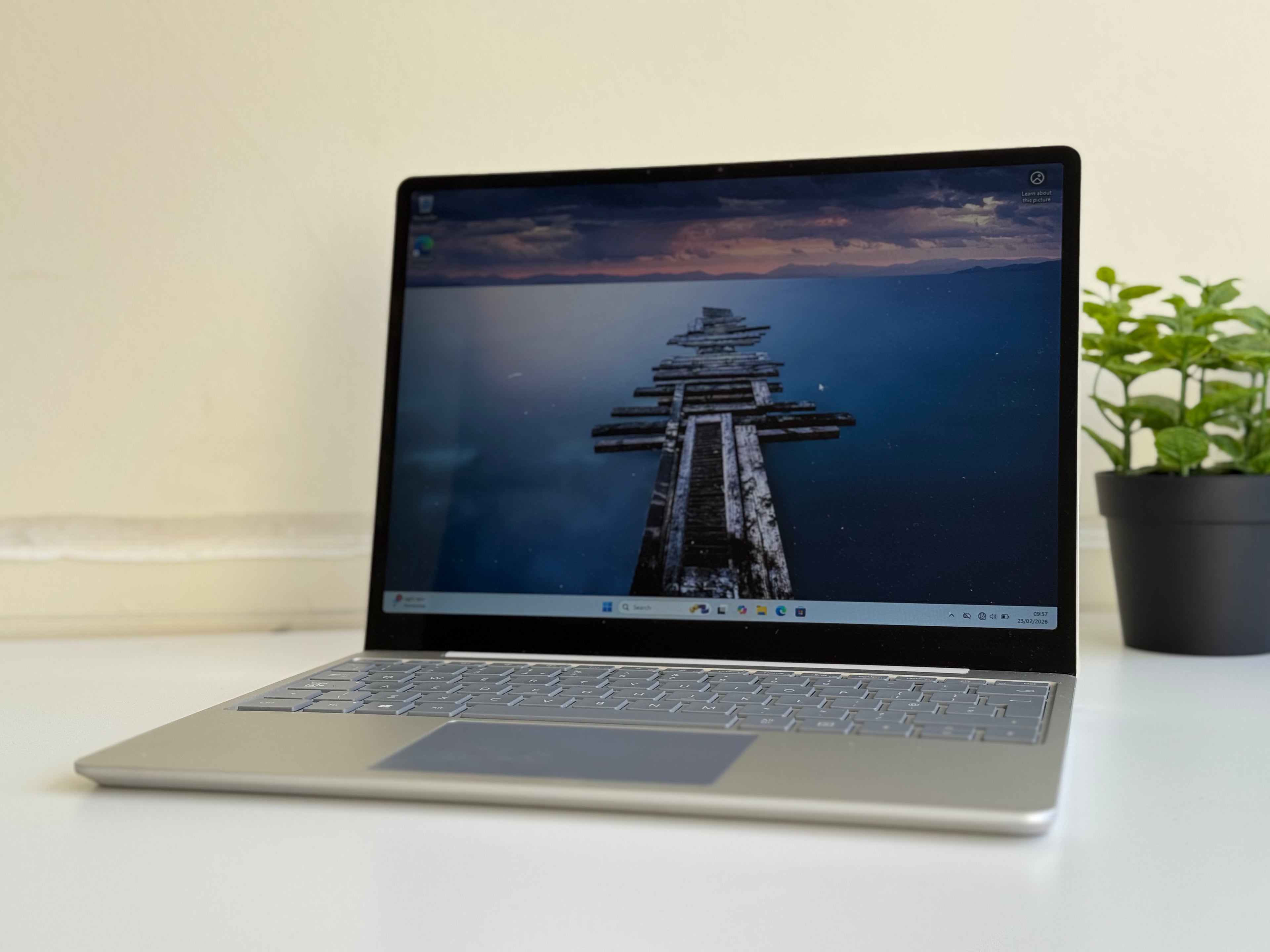 Microsoft Surface Laptop GO